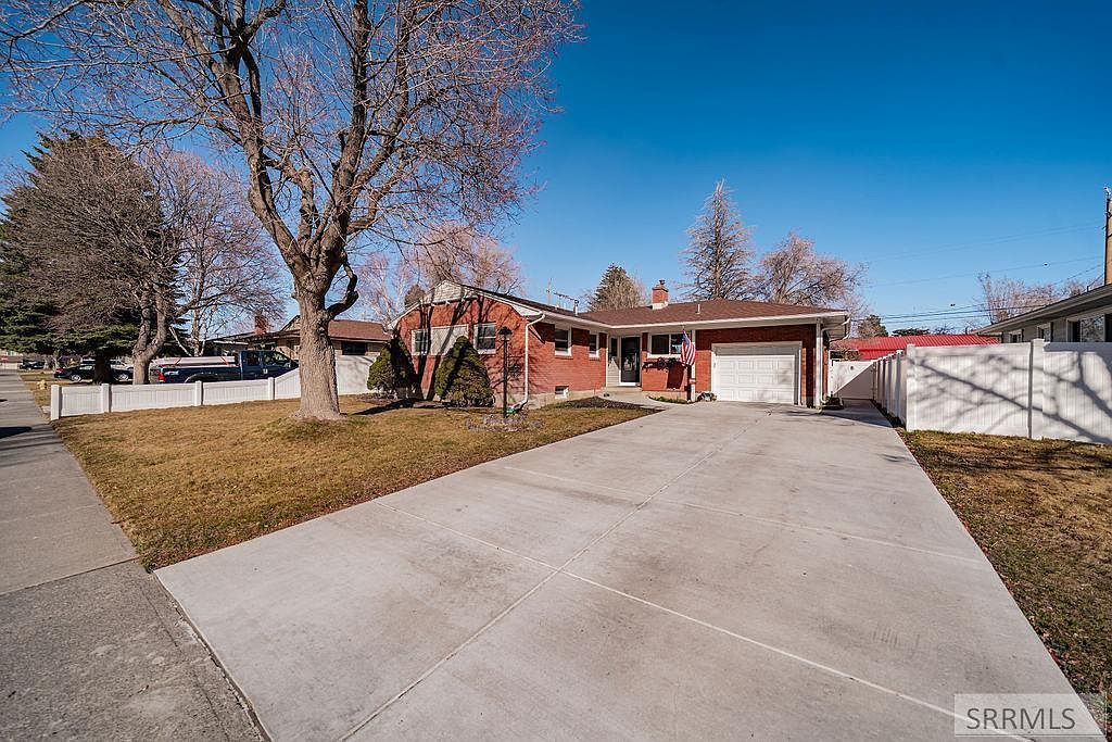 1075 Stanger Ave Idaho Falls, ID 83404 - Thumbnail 3