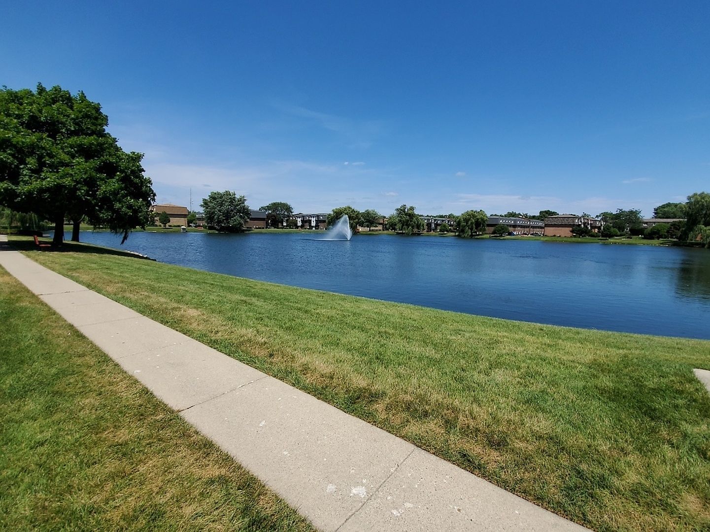 9388 Bay Colony Dr APT 2n Des Plaines, IL 60016 - Thumbnail 3