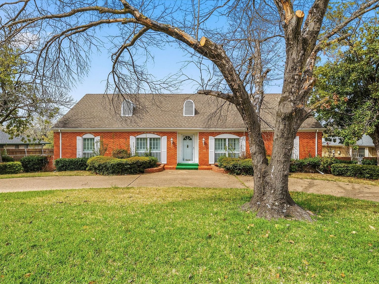 1309 Briar Hollow Ln Garland, TX 75043 - Thumbnail 3