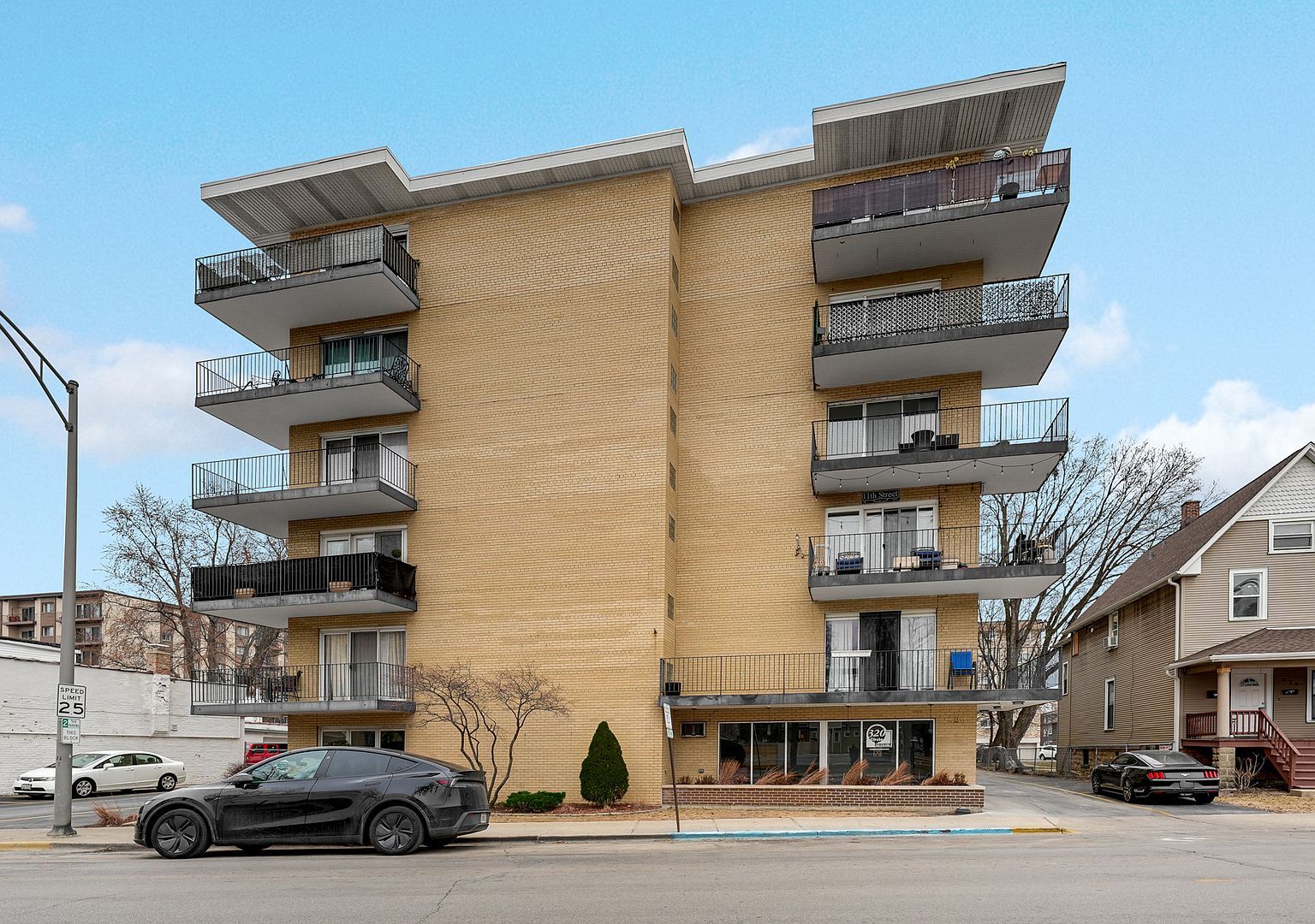 320 Circle Ave APT 403 Forest Park, IL 60130 - Thumbnail 3