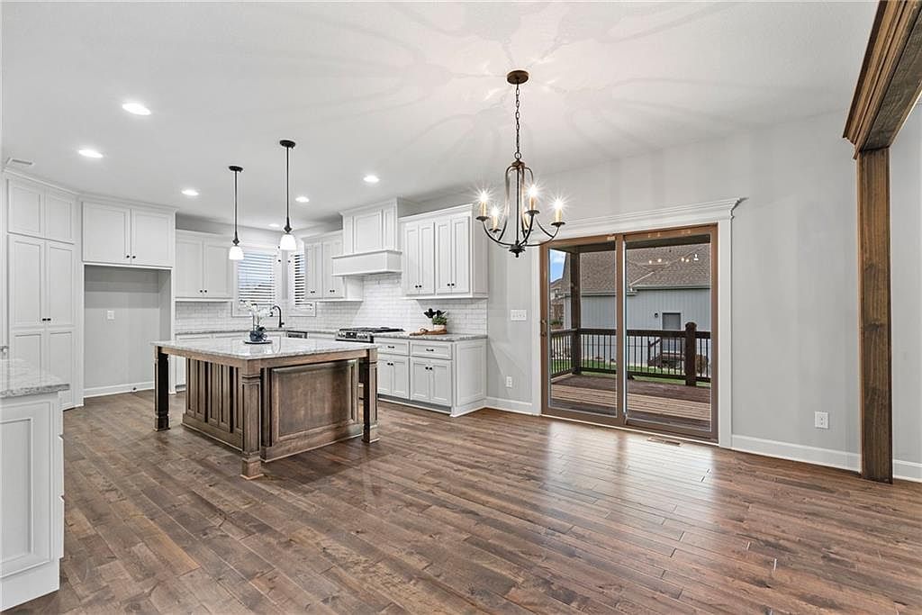 16657 S Chalet Dr Olathe, KS 66062 - Thumbnail 3