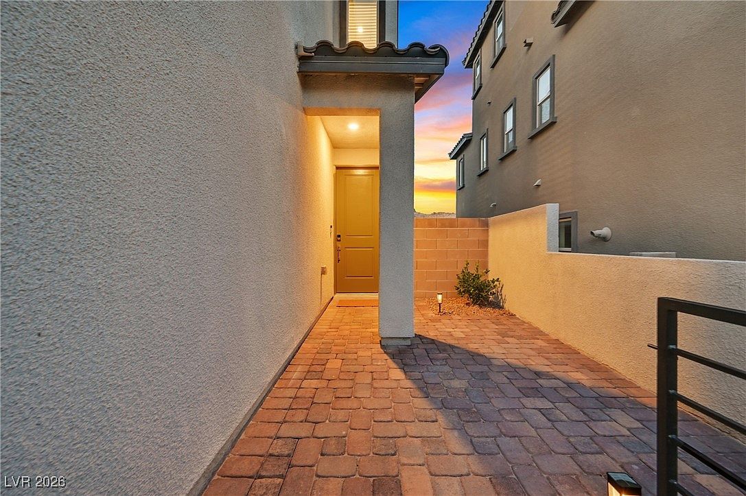 11636 Desert Hollow Ave Las Vegas, NV 89138 - Thumbnail 3