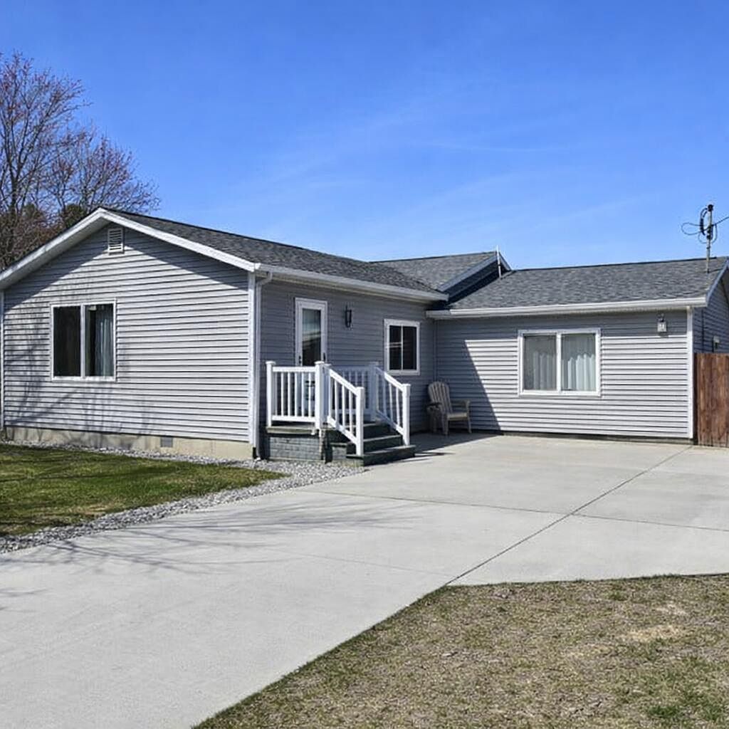 1422 E Chauvez Rd Scottville, MI 49454 - Thumbnail 3