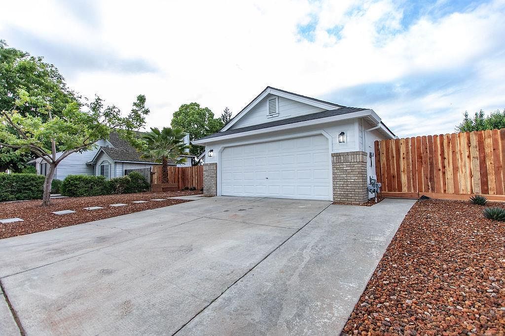 1444 Waterthrush Way Turlock, CA 95382 - Thumbnail 3