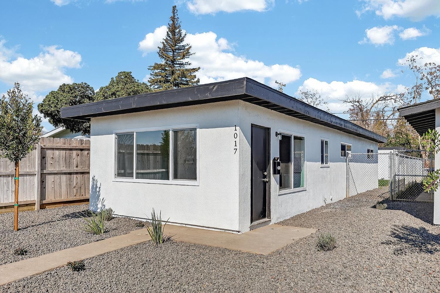 1017-1013 W Santa Fe Ave Merced, CA 95340 - Thumbnail 3