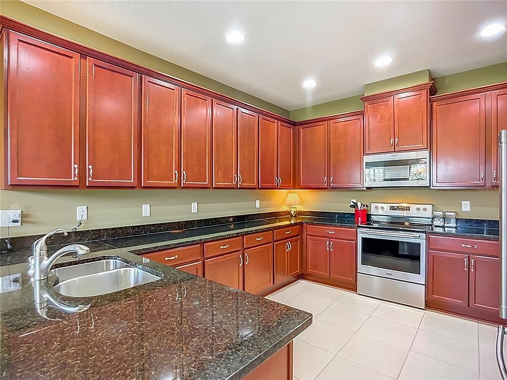 689 Chipper Dr Sun City Center, FL 33573 - Thumbnail 3