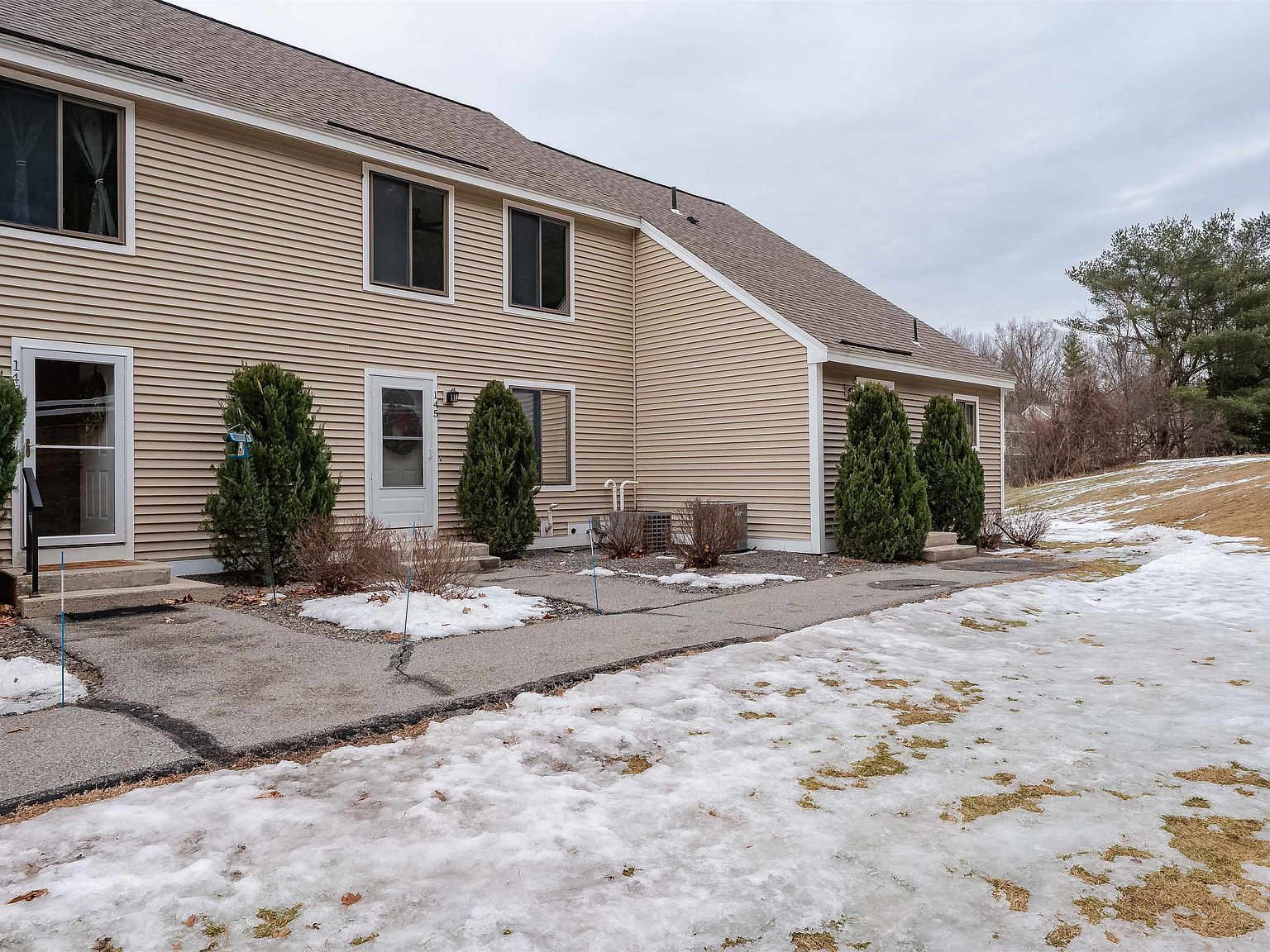 145 Canterbury Ln Londonderry, NH 03053 - Thumbnail 3