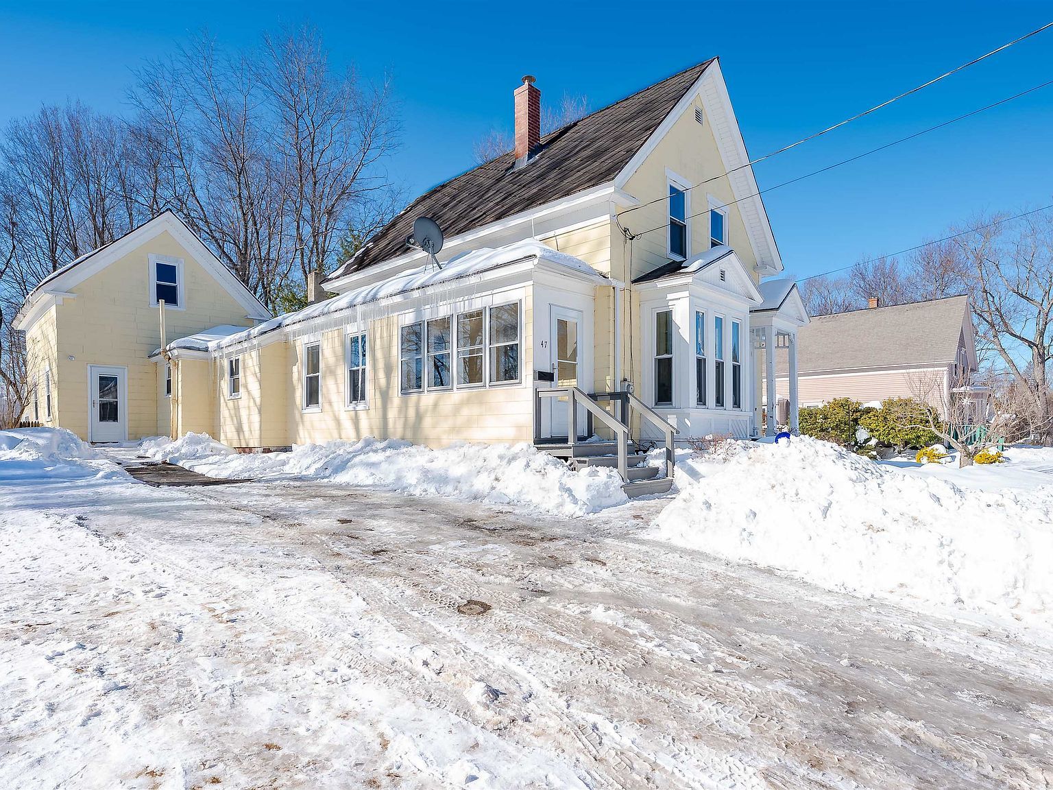 47 Chamberlain St Rochester, NH 03867 - Thumbnail 3