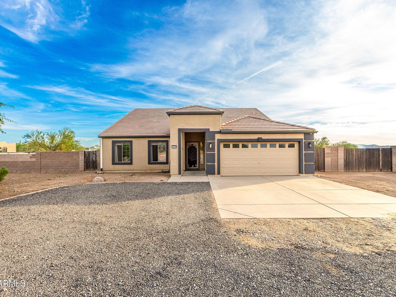 1939 E Primrose Path Phoenix, AZ 85086 - Thumbnail 3