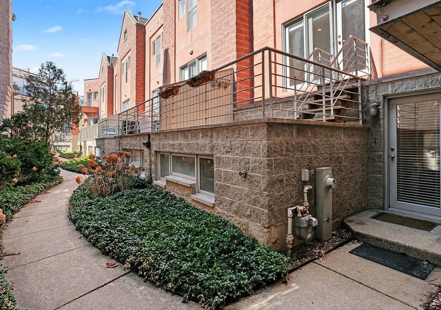 2940 N Lakewood Ave APT 7 Chicago, IL 60657 - Thumbnail 3