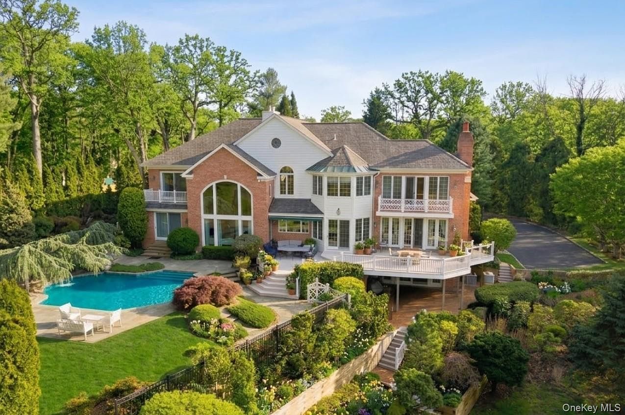 19 Cobblestone Ct Centerport, NY 11721 - Thumbnail 3