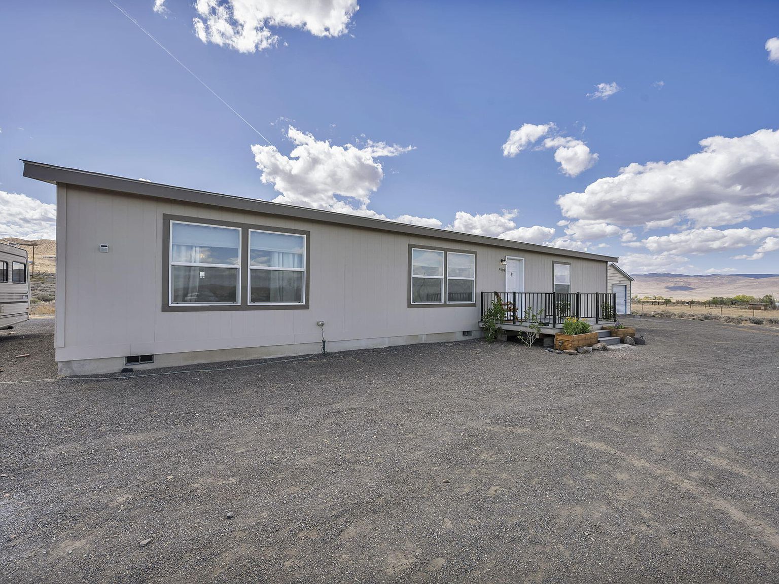 5405 White Oak Dr Silver Springs, NV 89429 - Thumbnail 3