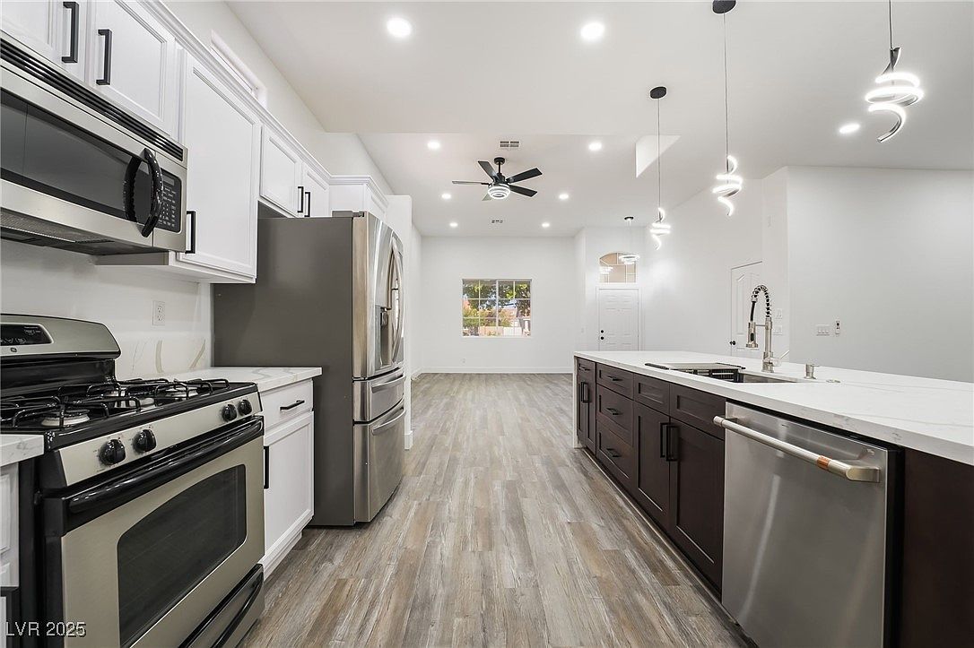 8880 Star Valley Ct Las Vegas, NV 89123 - Thumbnail 3