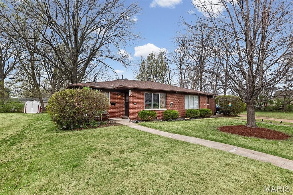 717 Royal Heights Rd Belleville, IL 62226 - Thumbnail 3