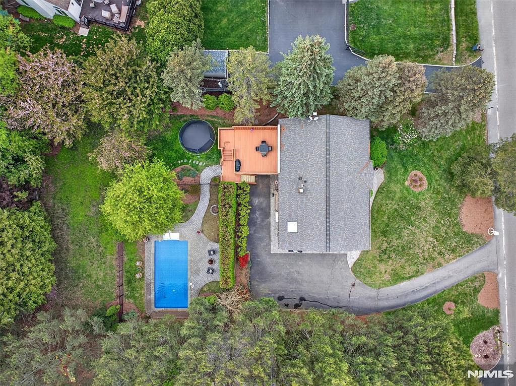 307 E Crescent Ave Ramsey, NJ 07446 - Thumbnail 3