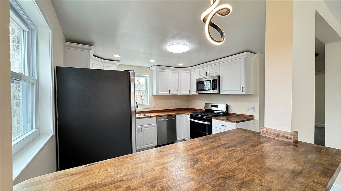 140 Orchard Dr Penn Hills, PA 15235 - Thumbnail 3