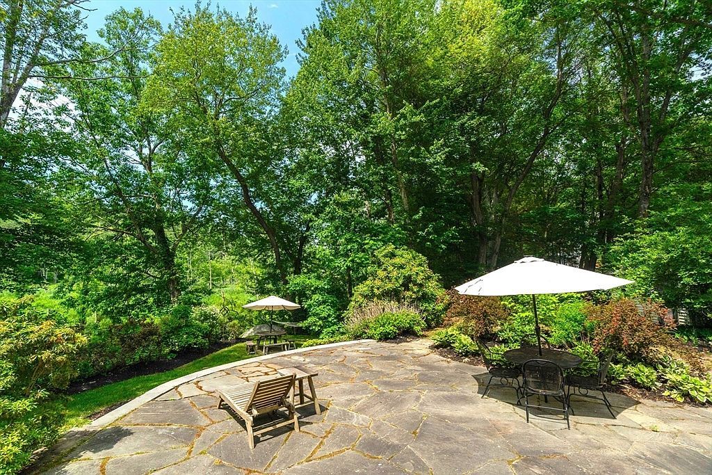 18 Wood St Southborough, MA 01772 - Thumbnail 3