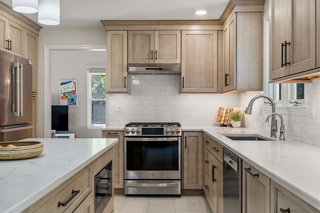 63 Pine Hill Rd Southborough, MA 01772 - Thumbnail 3