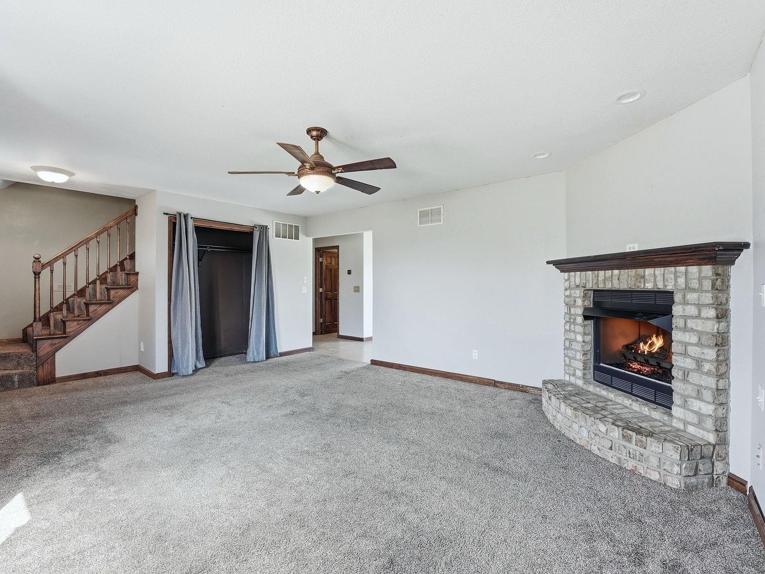 302 Willard Dr Auburn, IN 46706 - Thumbnail 3