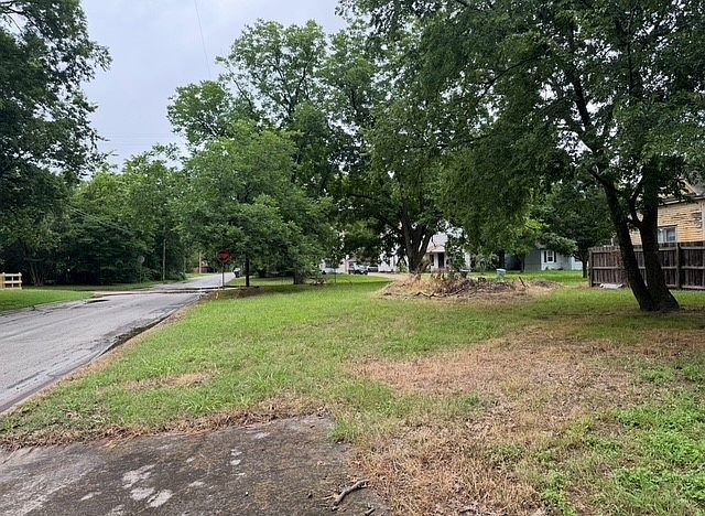 303 W Steadman St Sherman, TX 75090 - Thumbnail 3