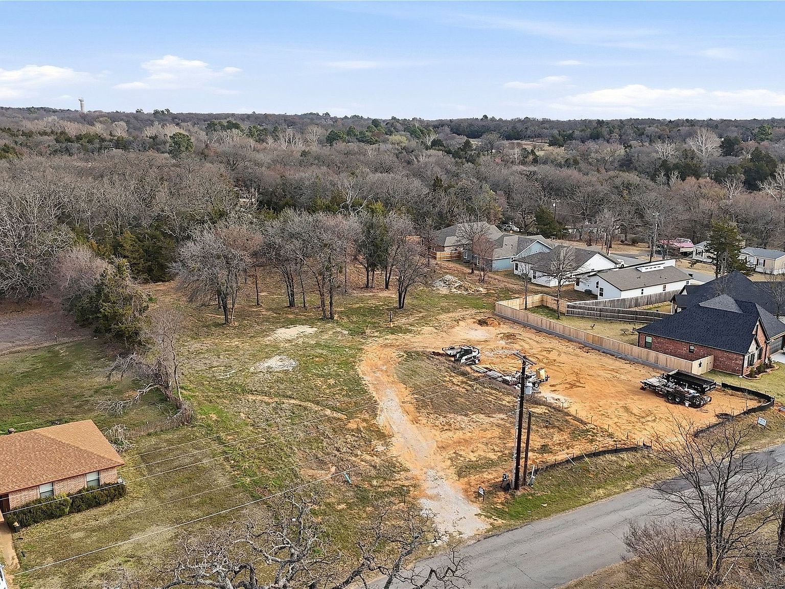 1709 Cathey Dr Denison, TX 75020 - Thumbnail 3