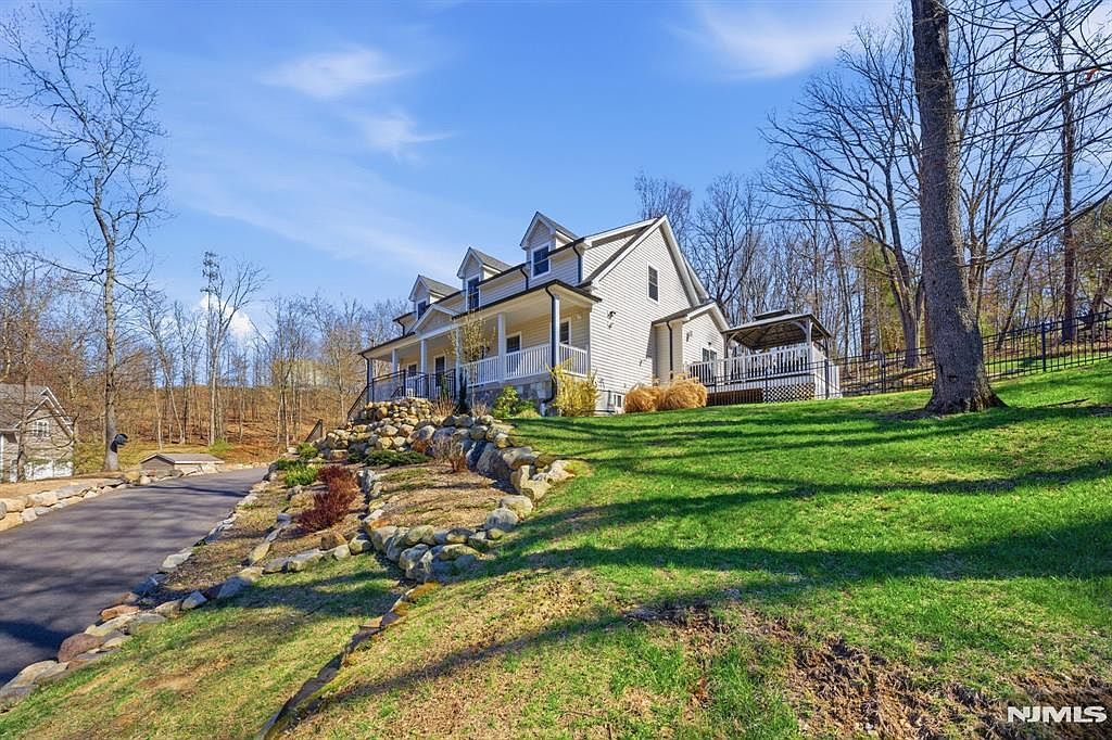 5 Laura Ln Oakland, NJ 07436 - Thumbnail 3