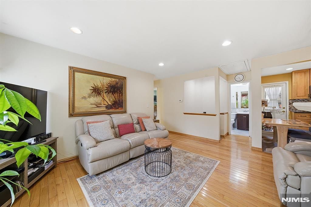 50 Skyline Lake Dr Ringwood, NJ 07456 - Thumbnail 3