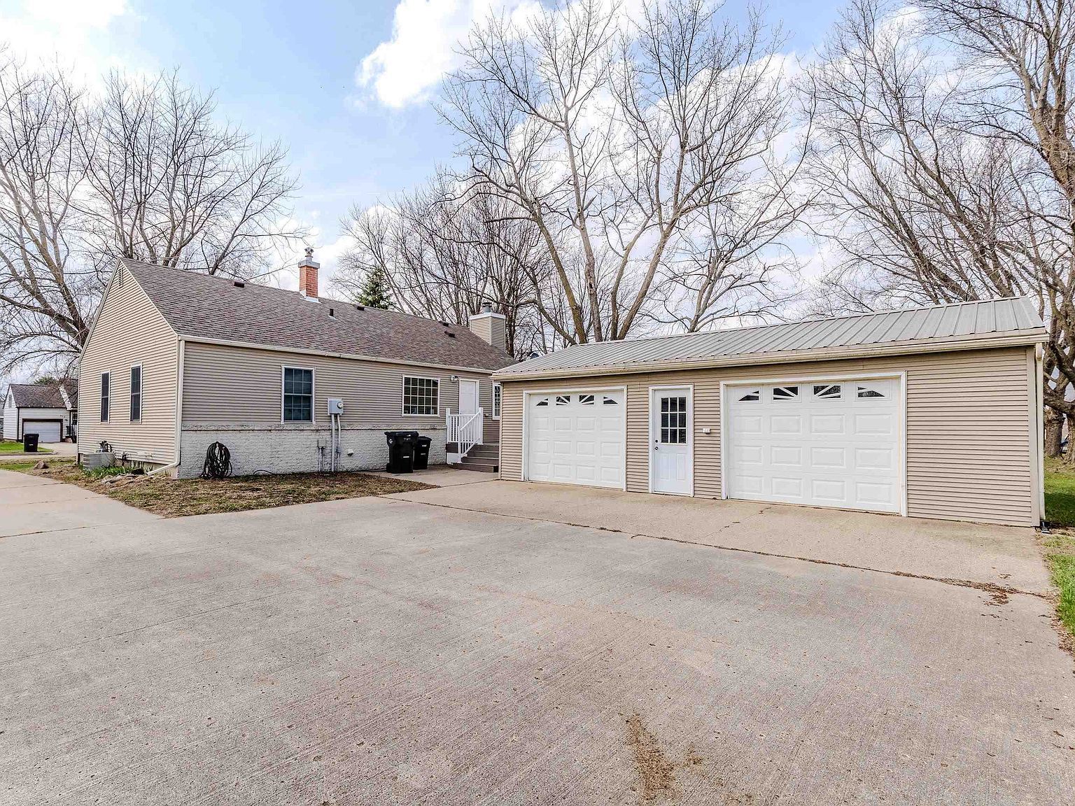 314 E 5th St Lake Park, IA 51347 - Thumbnail 3