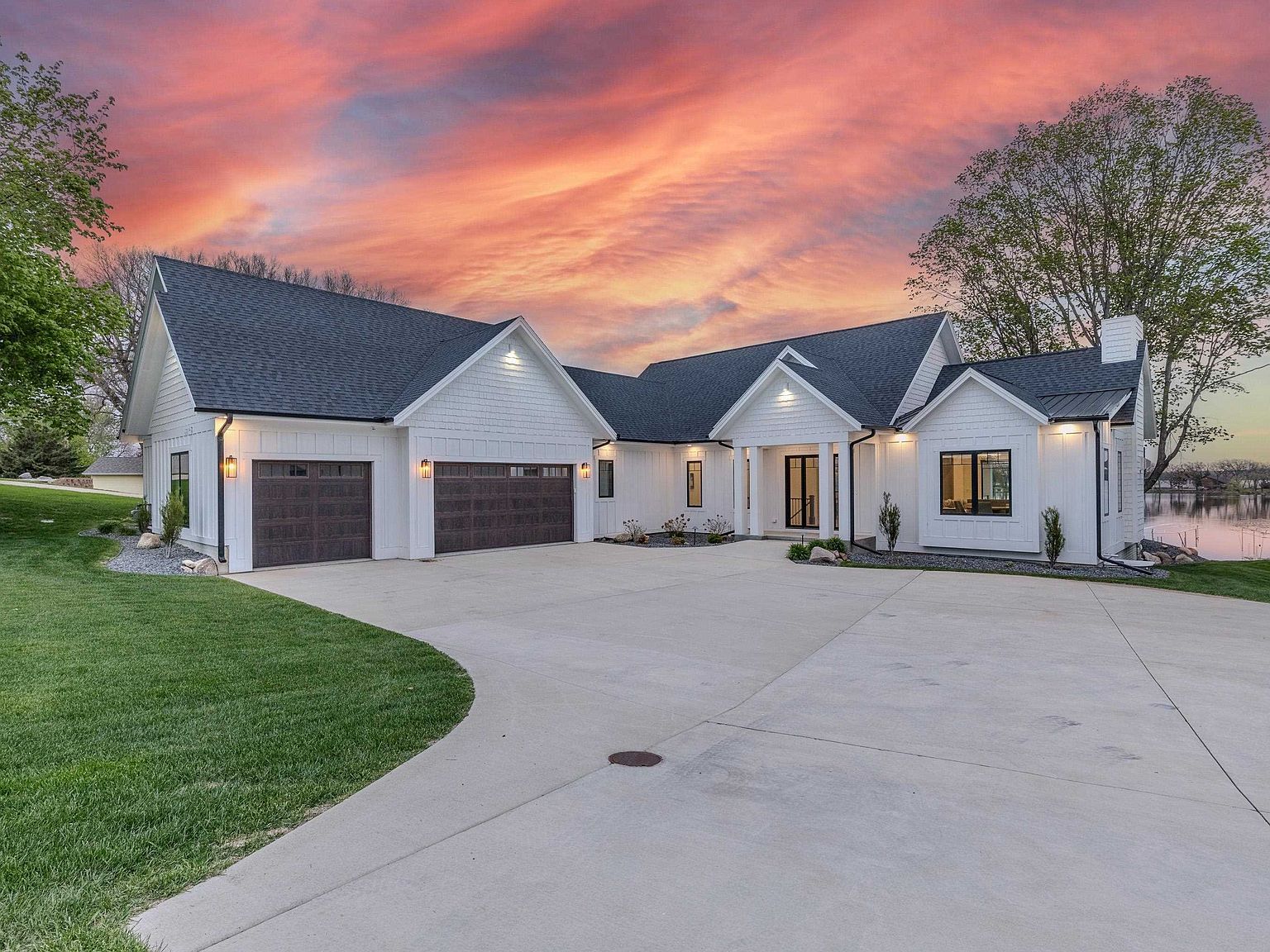 2720 Breezy Heights Dr Milford, IA 51351 - Thumbnail 3
