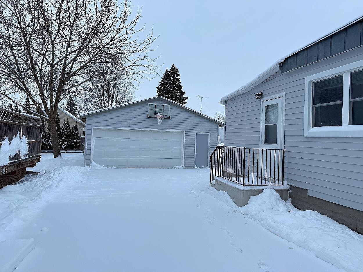 843 Bismarck Ave Oshkosh, WI 54902 - Thumbnail 3