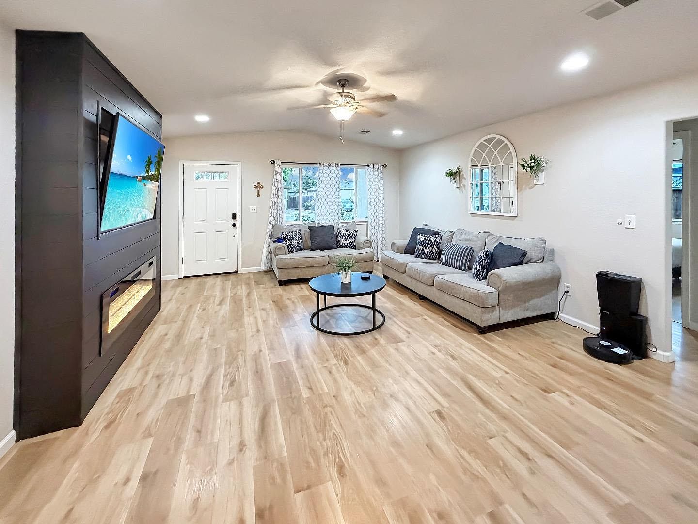 690 El Cerrito Way Gilroy, CA 95020 - Thumbnail 3