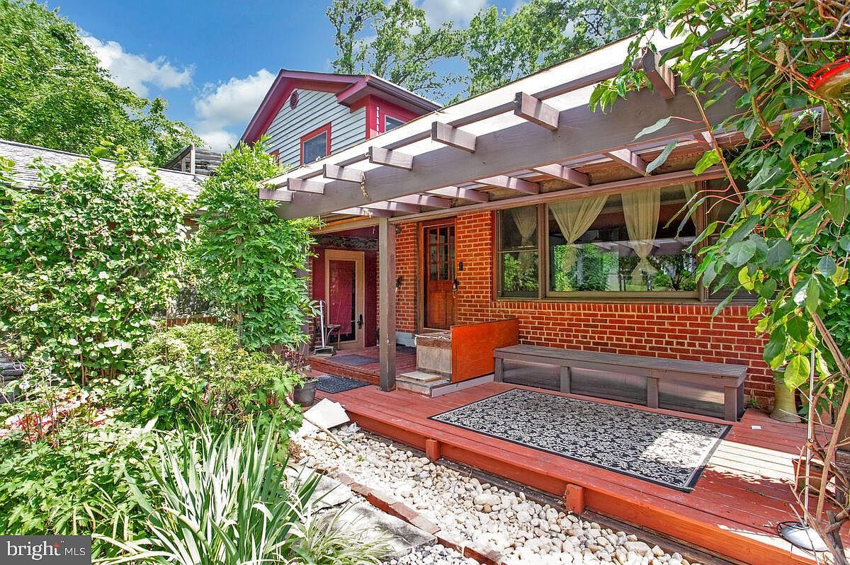 997 N Sycamore St Falls Church, VA 22046 - Thumbnail 3