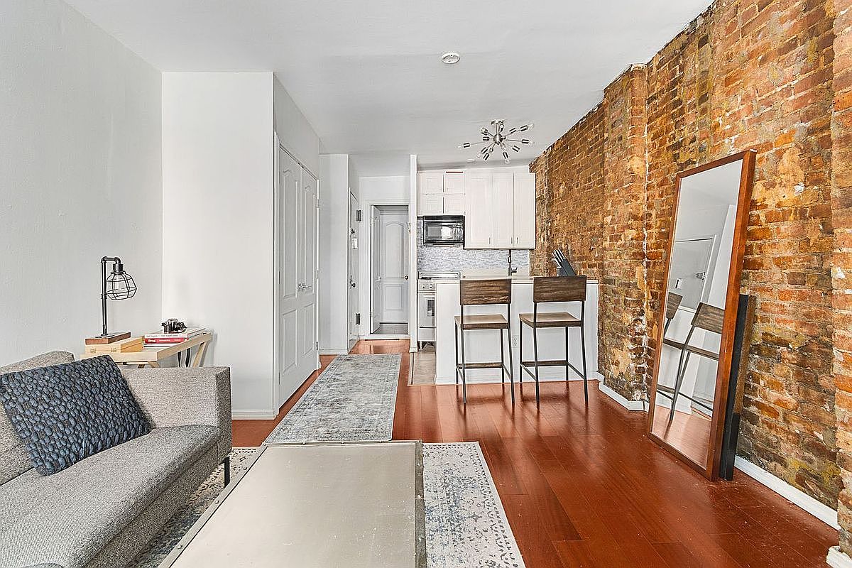 426 W 46th St APT 1A Manhattan, NY 10036 - Thumbnail 3