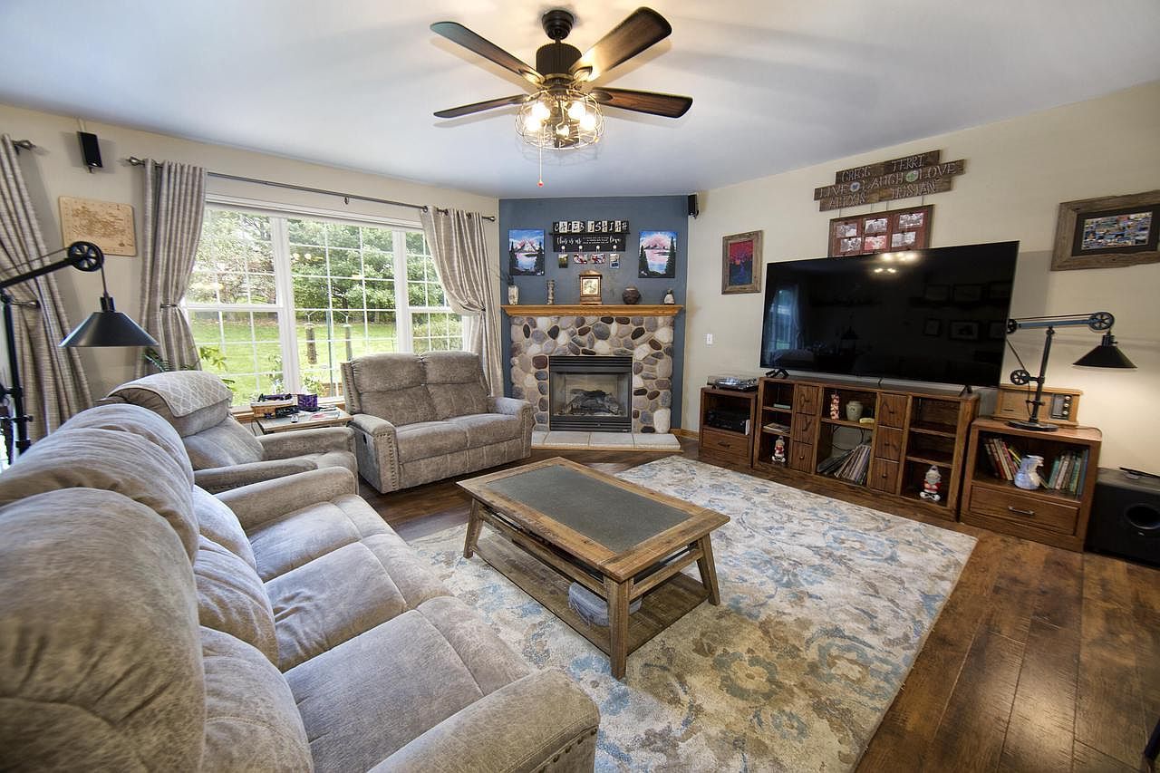 625 Chadwick Dr Watertown, WI 53094 - Thumbnail 3