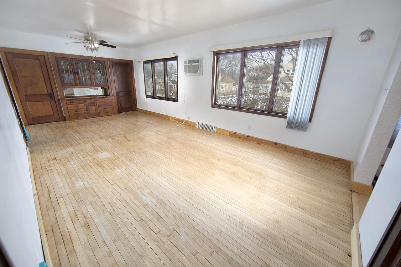 2053 S 91st St Milwaukee, WI 53227 - Thumbnail 3