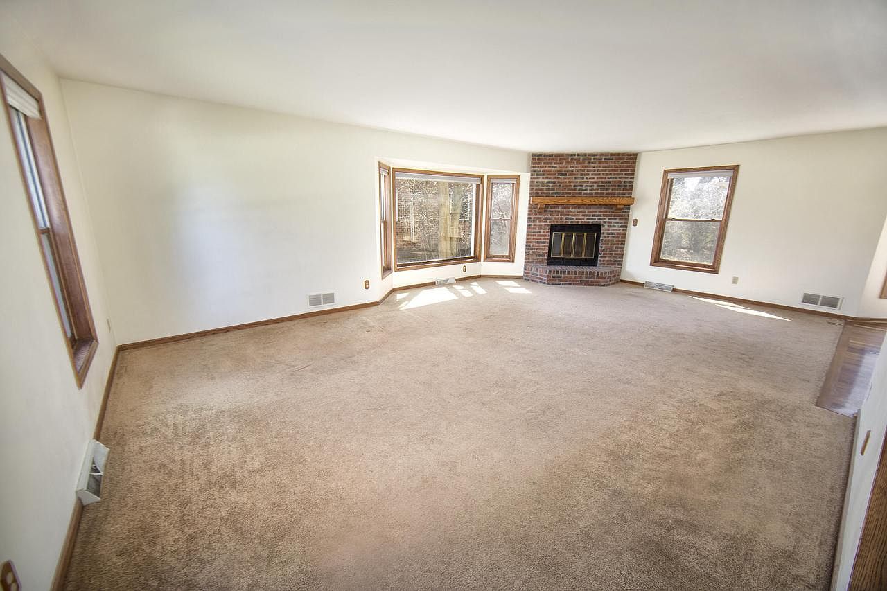 4445 S Longview Dr New Berlin, WI 53151 - Thumbnail 3