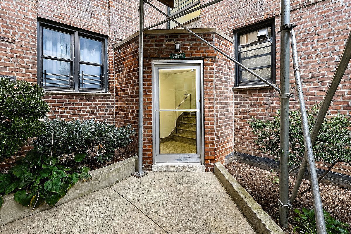 43-40 Union St #4M Flushing, NY 11355 - Thumbnail 3