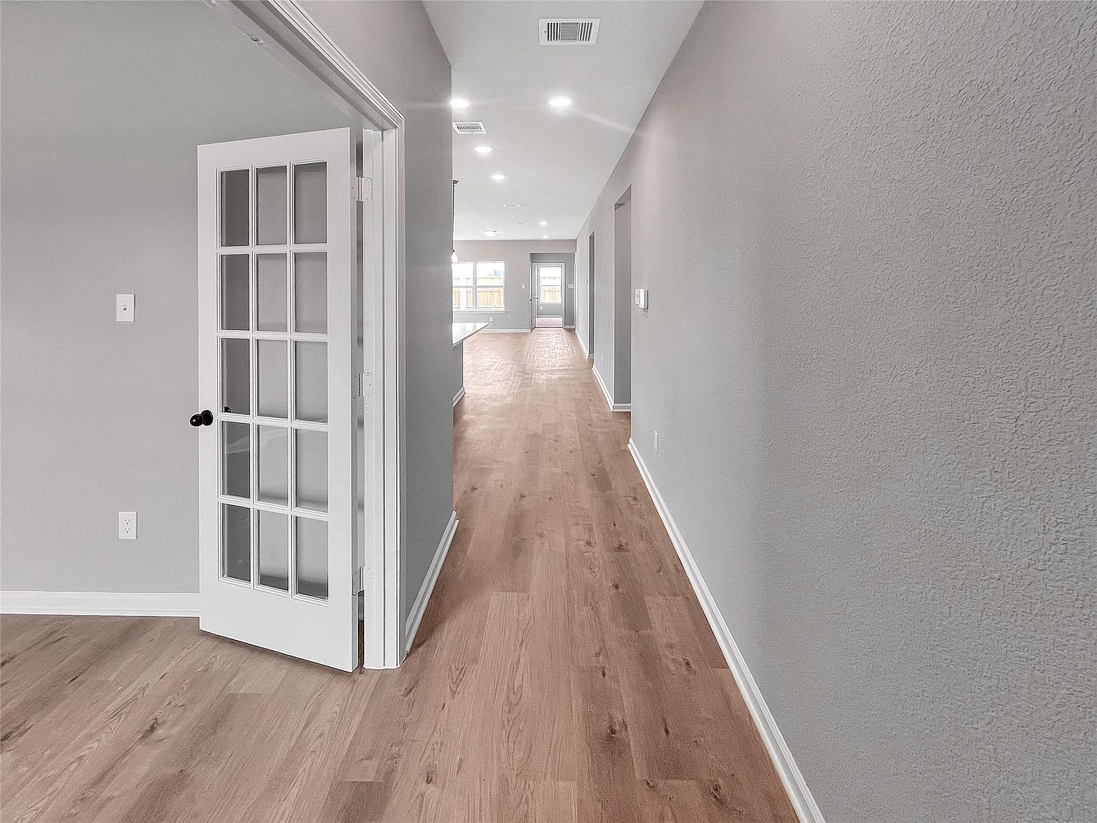 1602 River Scene Trl Dayton, TX 77535 - Thumbnail 3