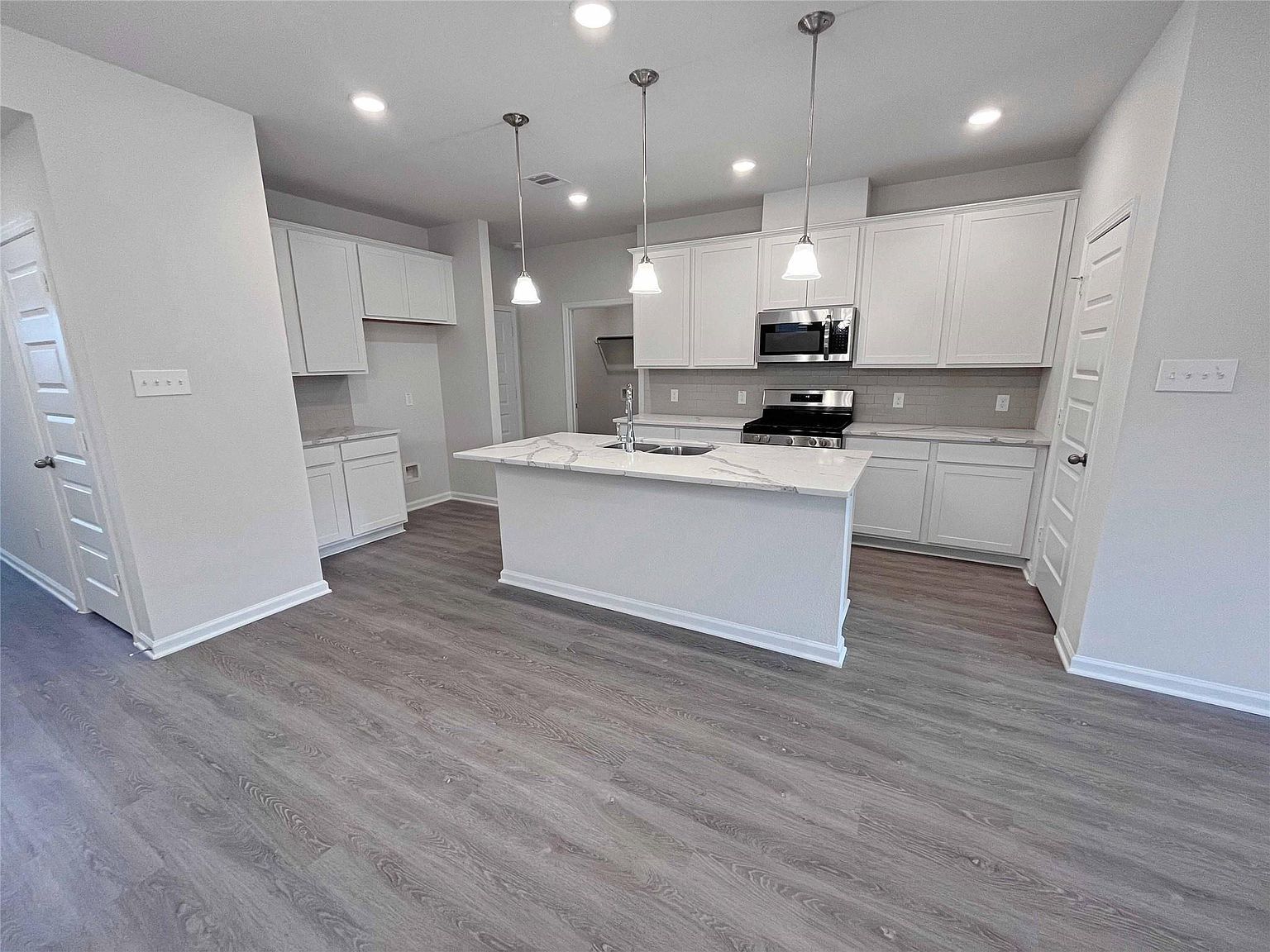 9749 Enclave Ridge Rd Willis, TX 77318 - Thumbnail 3