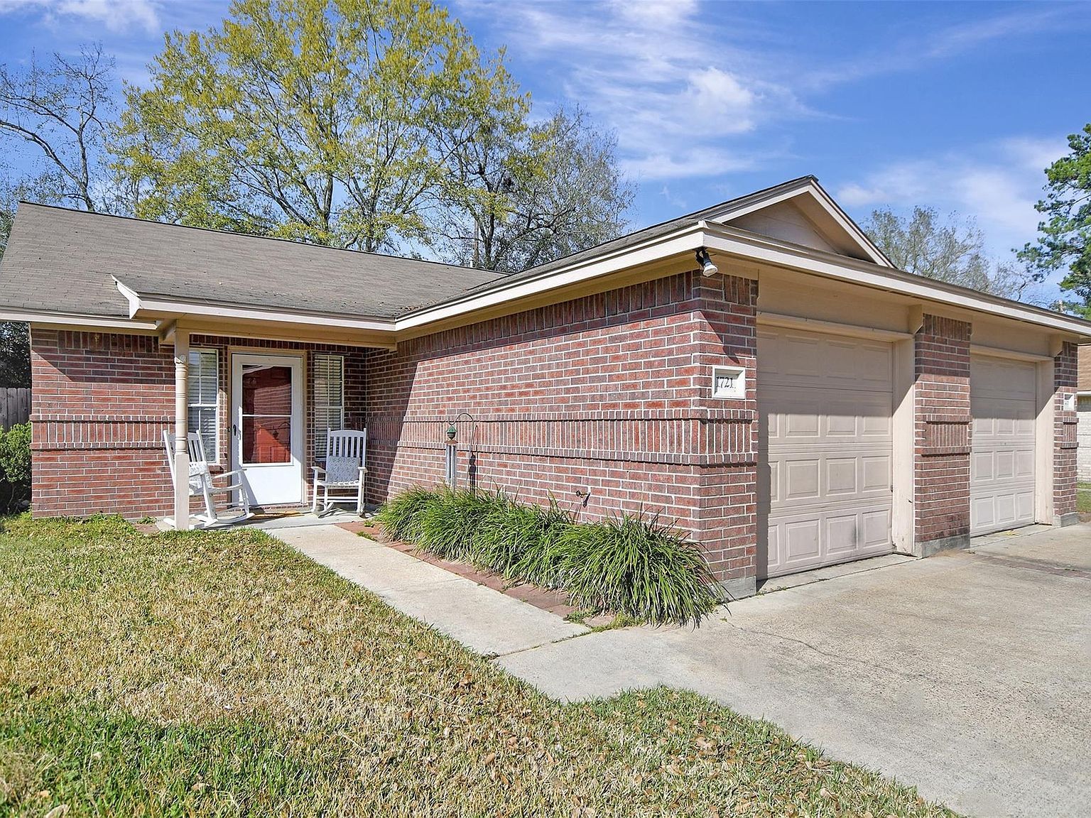 1721 & 1723 Hazelwood St Conroe, TX 77301 - Thumbnail 3