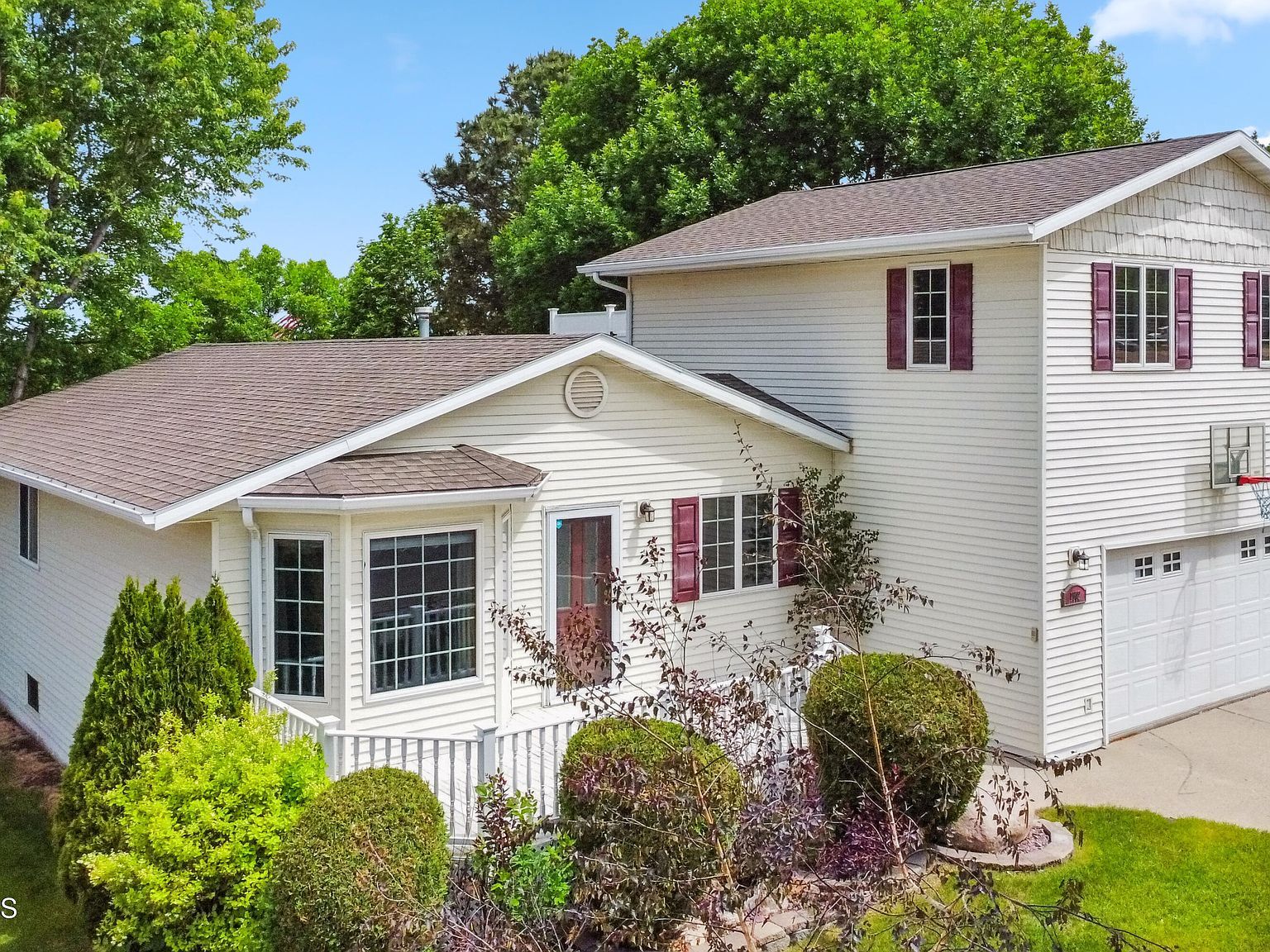 1002 E Turnpike Ave Bismarck, ND 58501 - Thumbnail 3