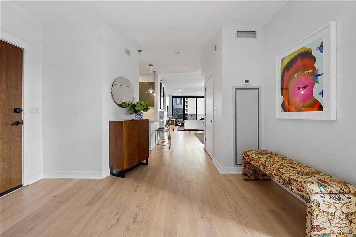 744 N Clark St APT 1001 Chicago, IL 60654 - Thumbnail 3