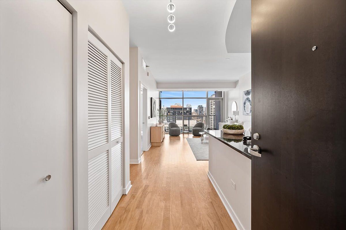 303 W Ohio St APT 1808 Chicago, IL 60610 - Thumbnail 3