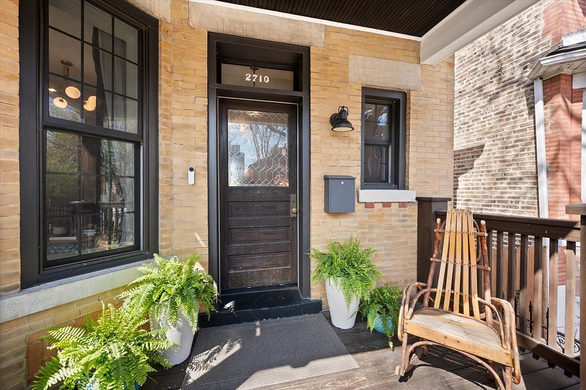 2710 N Sacramento Ave Chicago, IL 60647 - Thumbnail 3