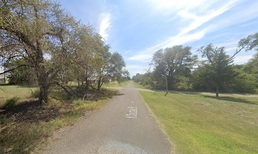 N Choctaw St Shamrock, TX 79079 - Thumbnail 3