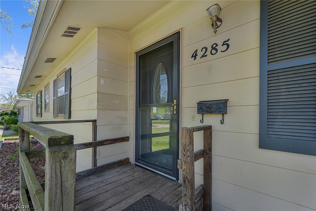 4285 Kerrybrook Dr Youngstown, OH 44511 - Thumbnail 3