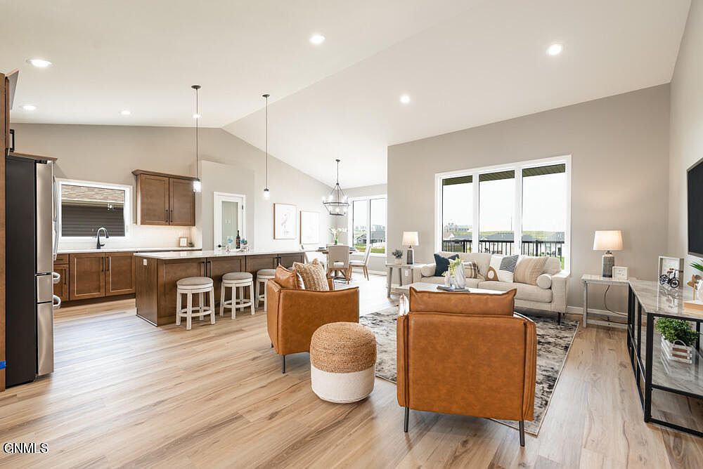 2003 Antler Ave Bismarck, ND 58503 - Thumbnail 3