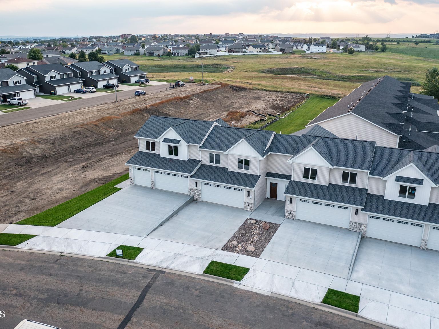 5110 Durango Dr Bismarck, ND 58503 - Thumbnail 3