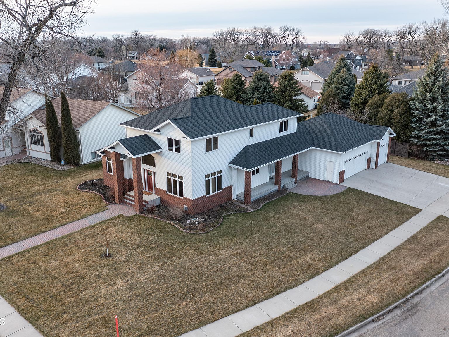 4912 Inlet Bay Dr SE Mandan, ND 58554 - Thumbnail 3