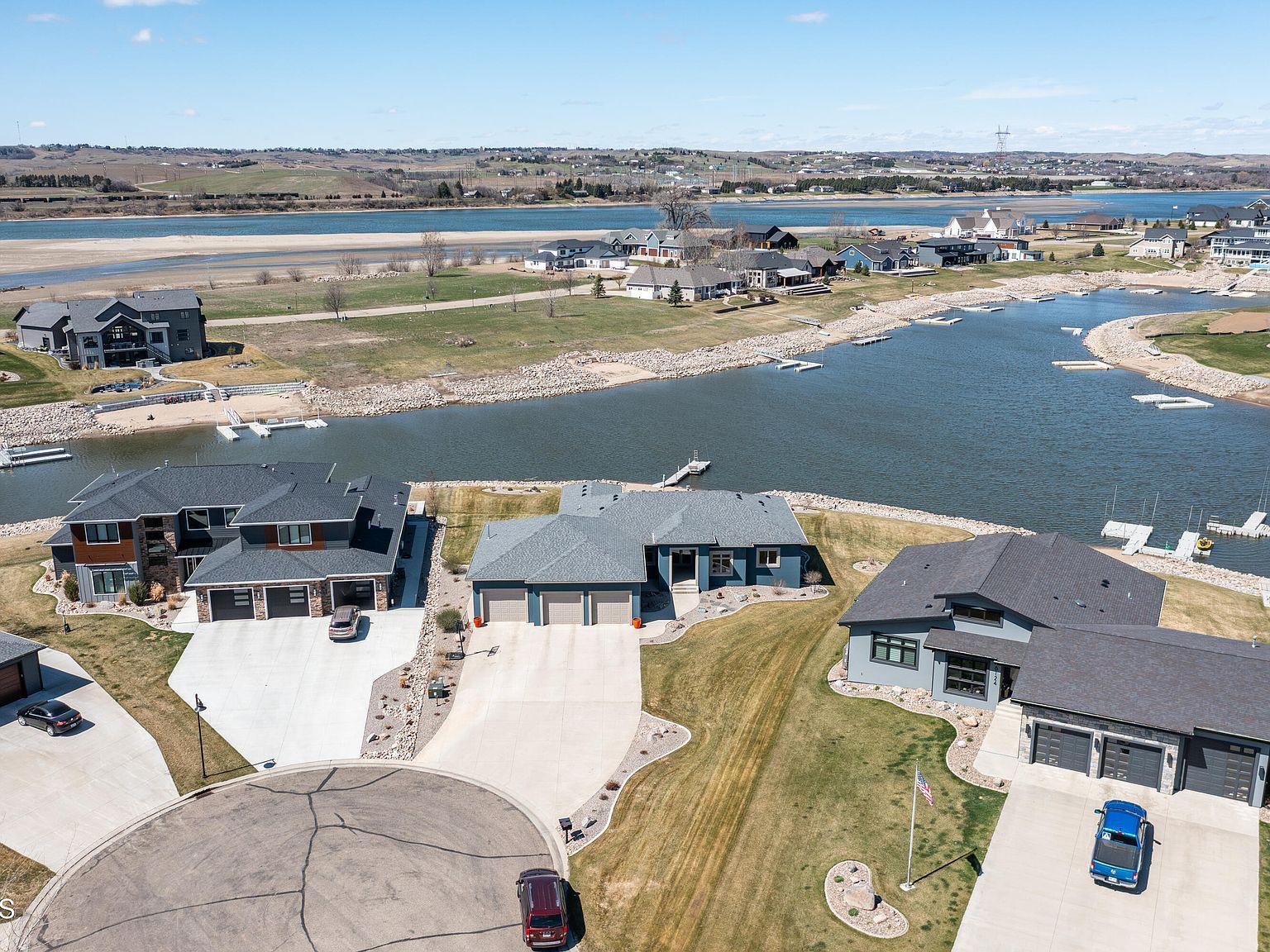 6130 Carefree Cir Bismarck, ND 58503 - Thumbnail 3